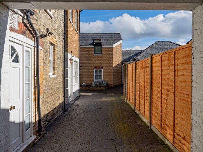 1 Bedroom Flat For Sale In Estcourt Road, Watford, WD17