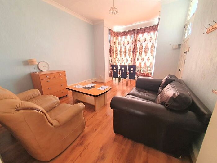 1 Bedroom Flat To Rent In Mayfair Avenue, Cranbrook, Ilford, IG1