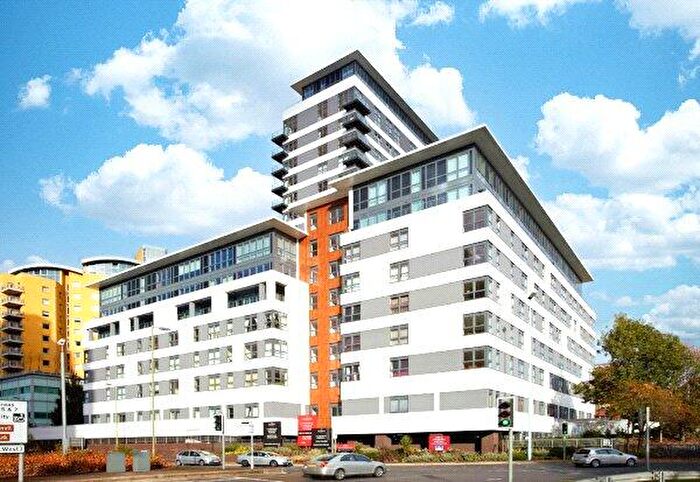 2 Bedroom Apartment To Rent In Skyline Plaza, Alencon Link, RG21
