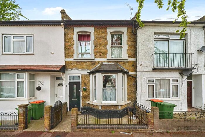 3 Bedroom Terraced House For Sale In Hartland Road, Stratford, London, E15