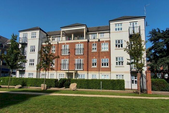 2 Bedroom Flat To Rent In Stewart Court, Watford, WD17