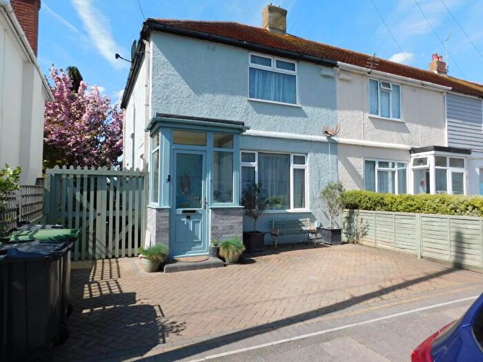 2 Bedroom End Of Terrace House For Sale In Portfield Close, Christchurch, BH23