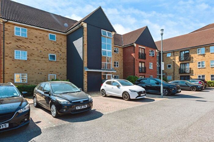 2 Bedroom Flat For Sale In Howard Road, Chafford Hundred, Grays, RM16