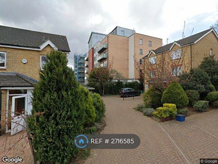 2 Bedroom Flat To Rent In Queen Mary Avenue, London, E18