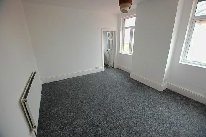 2 Bedroom Flat To Rent In Brushes Road, Stalybridge, Greater Manchester, SK15