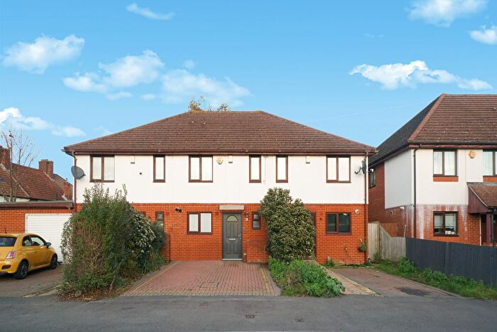 4 Bedroom Terraced House To Rent In Hazelwood Avenue, SM4