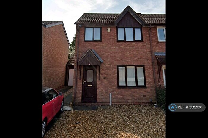 3 Bedroom Semi-Detached House To Rent In Cambridge Way, Birmingham, B27