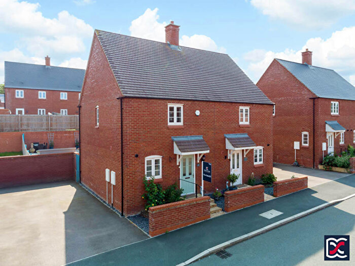 3 Bedroom Semi-Detached House For Sale In Pianoforte Road, Roade, Northampton, NN7