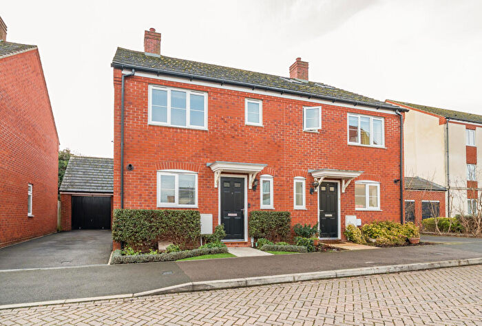 3 Bedroom Semi Detached House For Sale In Ruskin Close, Oxford, Oxfordshire, OX2