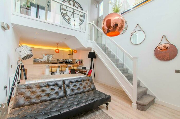 1 Bedroom Flat To Rent In Hardinge Street, Wapping, London, E1
