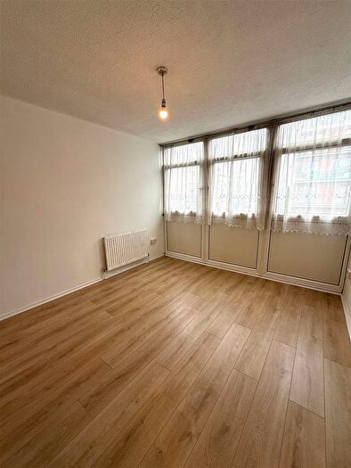 2 Bedroom Property To Rent In Bishops Way, London, E2