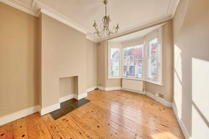 1 Bedroom Flat To Rent In Duntshill Road, Earlsfield, SW18