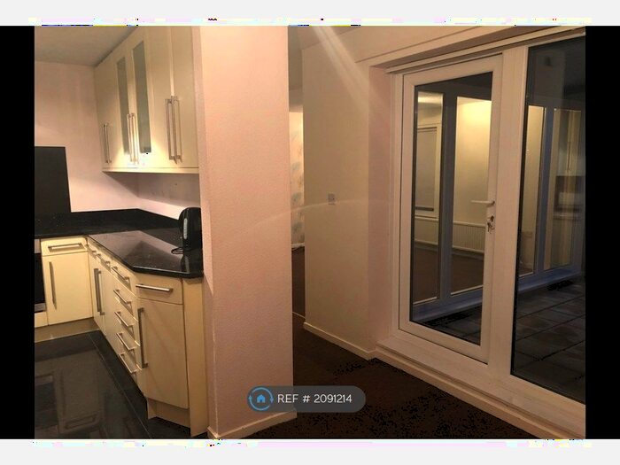 2 Bedroom Maisonette To Rent In Beardsley Gardens, Nottingham, NG2