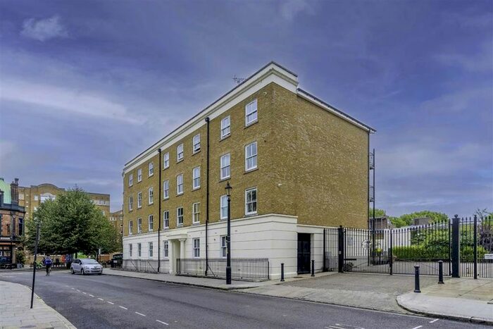 3 Bedroom Flat To Rent In Falmouth Road, London, SE1