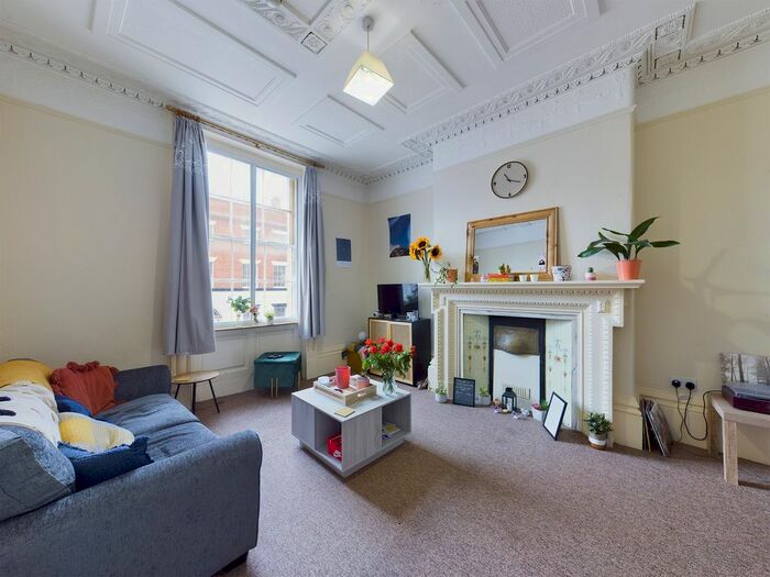 1 Bedroom Flat To Rent In High Street, Tewkesbury, Gloucestershire, GL20