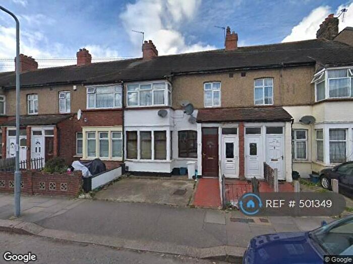 2 Bedroom Flat To Rent In Perrymans Farm Road, Ilford, IG2