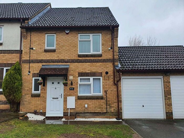 3 Bedroom Semi Detached House To Rent In The Belfry, Luton, LU2