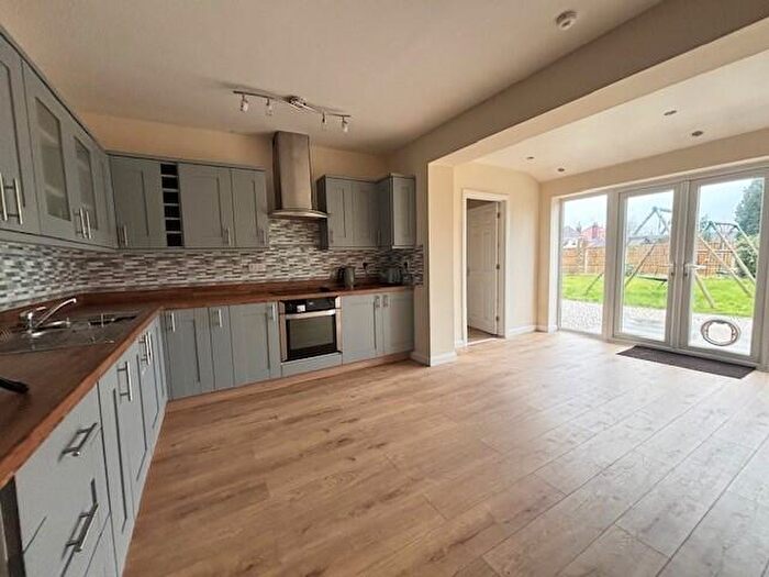 5 Bedroom Semi-Detached House To Rent In Victoria Road, Kirkby In Ashfield, NG17