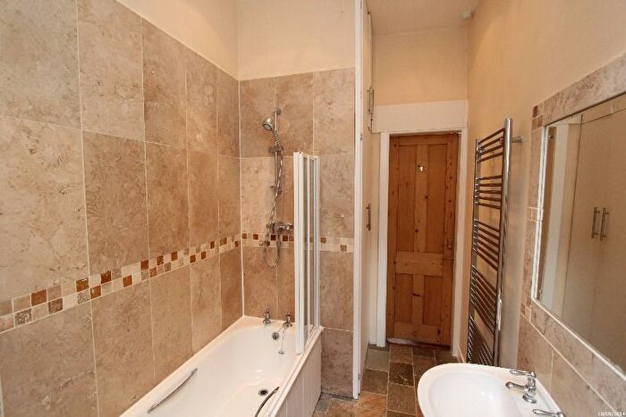 2 Bedroom Flat To Rent In Cambridge Gardens, Edinburgh, EH6
