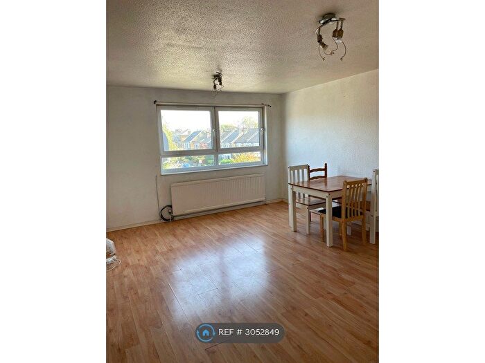 2 Bedroom Flat To Rent In Glastonbury House, London, SE12