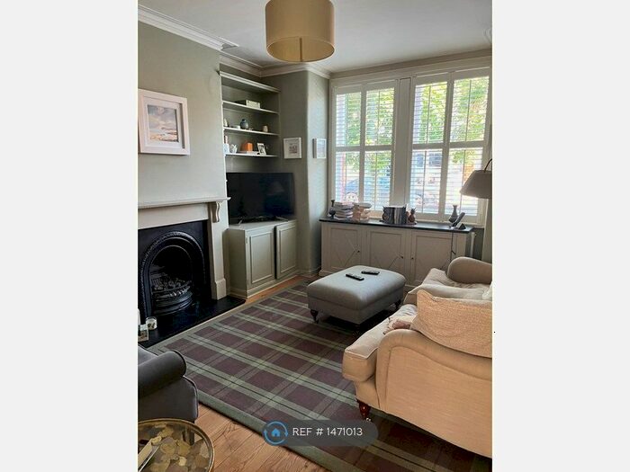 2 Bedroom Maisonette To Rent In Strathville Road, London, SW18