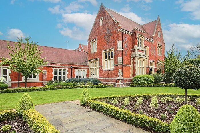 2 Bedroom Flat For Sale In The Galleries, Warley, Brentwood, CM14