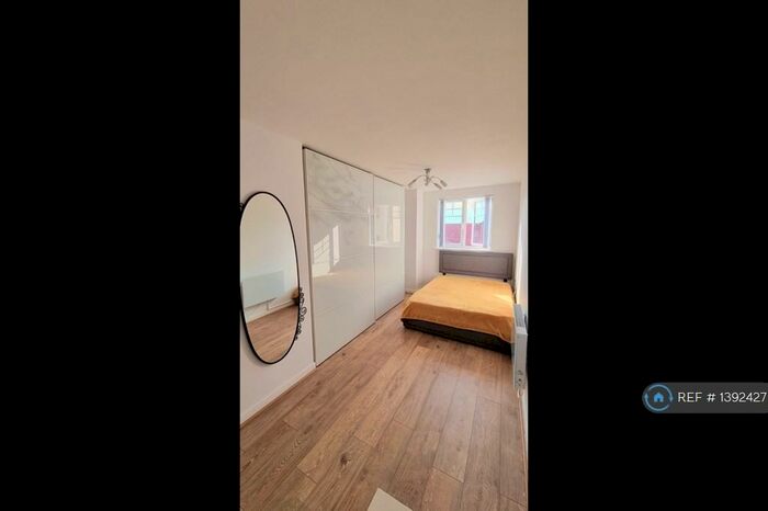 1 Bedroom Flat To Rent In Field House, Morden, SM4