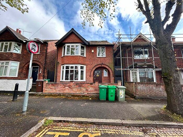 6 Bedroom Semi Detached House To Rent In Rolleston Drive, Nottingham, NG7