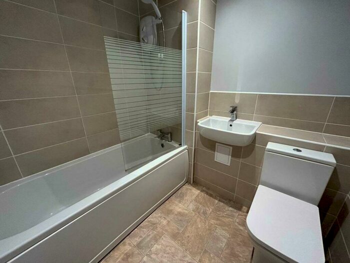 2 Bedroom Apartment To Rent In Central Square, Maghull, L31