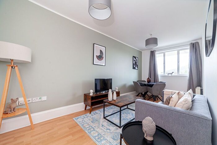 1 Bedroom Flat To Rent In Holly Street, London, E8