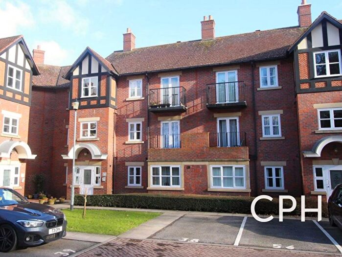 2 Bedroom Flat For Sale In Fenby Gardens, Scarborough, YO12