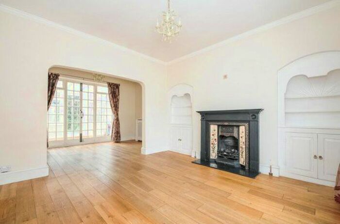 2 Bedroom Detached House To Rent In Coombe Lane West, Kingston Upon Thames, Greater London, KT2