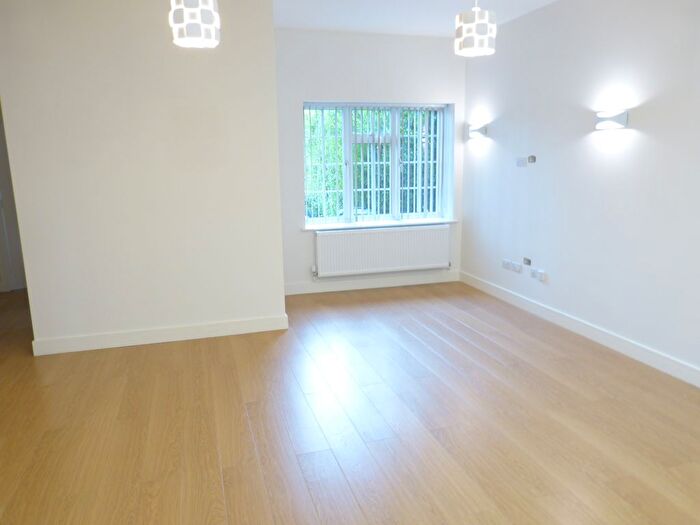 2 Bedroom Flat To Rent In Helenslea Avenue, London, NW11