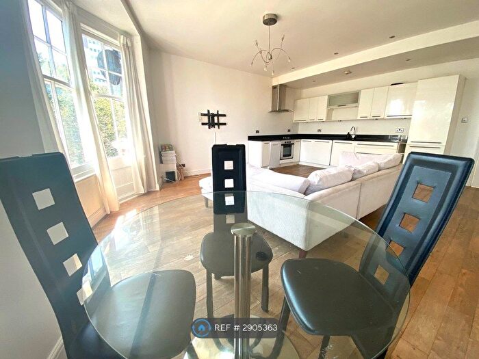 2 Bedroom Flat To Rent In The Broadway, Woodford Green, IG8