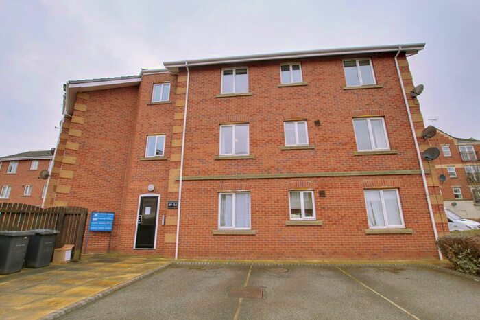 2 Bedroom Flat To Rent In Lock Keepers Court, Hull, East Riding Of Yorkshire, HU9