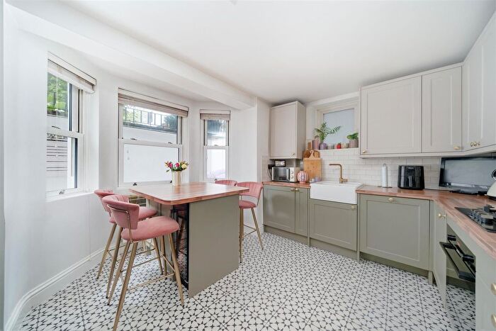 2 Bedroom Maisonette For Sale In Worple Road, Wimbledon, SW19