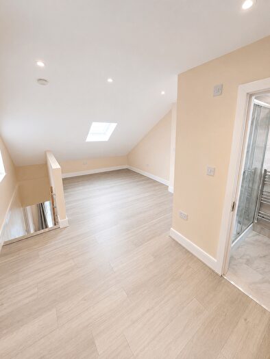 2 Bedroom Flat To Rent In York Road, Ilford, IG1