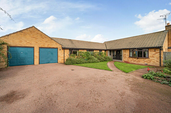 3 Bedroom Bungalow For Sale In Byfords Close, Huntley, Gloucester, GL19