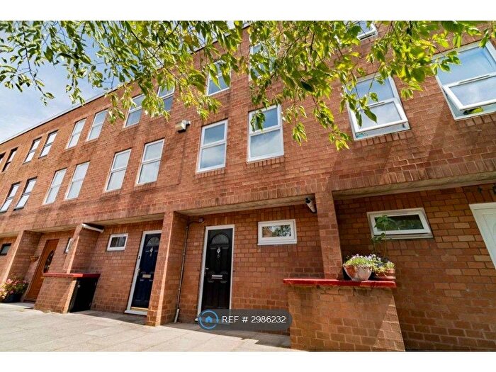 4 Bedroom Terraced House To Rent In Smalley Close, London, N16