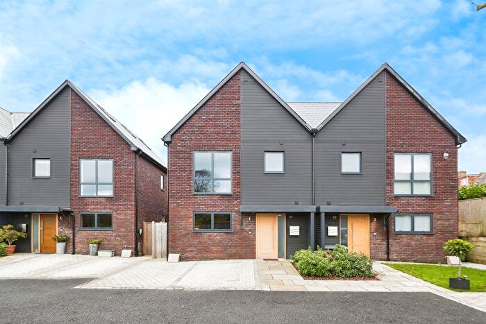 4 Bedroom Semi-Detached House For Sale In Lower Faircox, Henfield, BN5