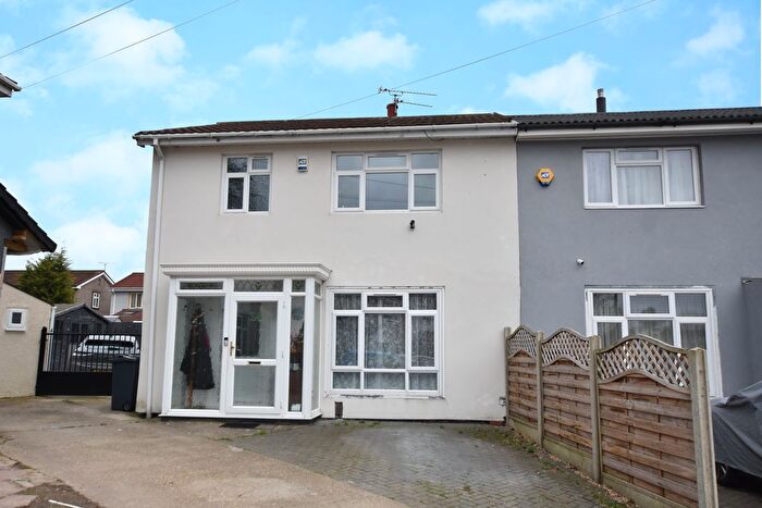 3 Bedroom Semi Detached House For Sale In Boniface Gardens, Harrow Weald, HA3