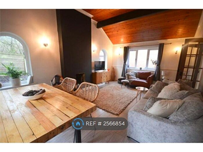 2 Bedroom Bungalow To Rent In Hollow Vale Drive, Stockport, SK5