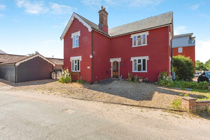 6 Bedroom Detached House For Sale In Station Road, Yaxham, Dereham, Norfolk, NR19