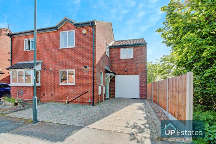 3 Bedroom Semi-Detached House For Sale In Moncrieff Drive, Leamington Spa, CV31