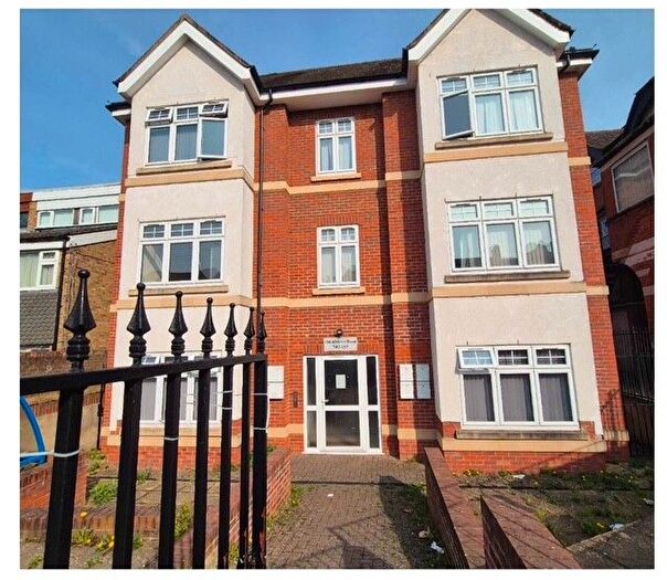 1 Bedroom Flat To Rent In Whitton Road, Hounslow, TW3