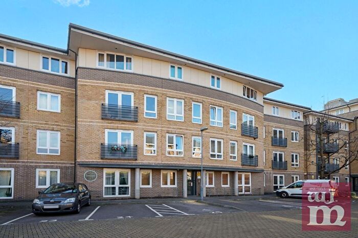 1 Bedroom Flat To Rent In Crowngate House, Bow, E3