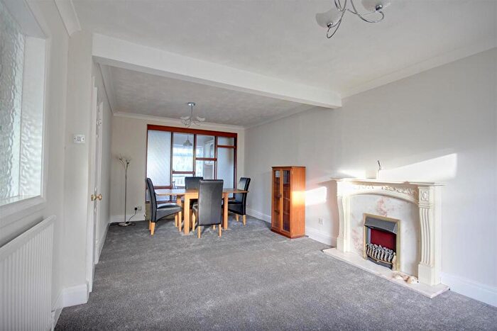 3 Bedroom Terraced House For Sale In Kingsley Drive, Willerby, Hull, HU10