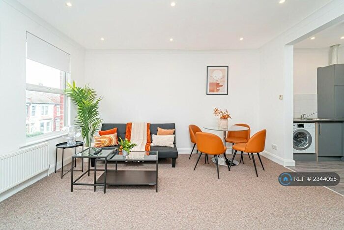 2 Bedroom Flat To Rent In Hermitage Road, London, N4