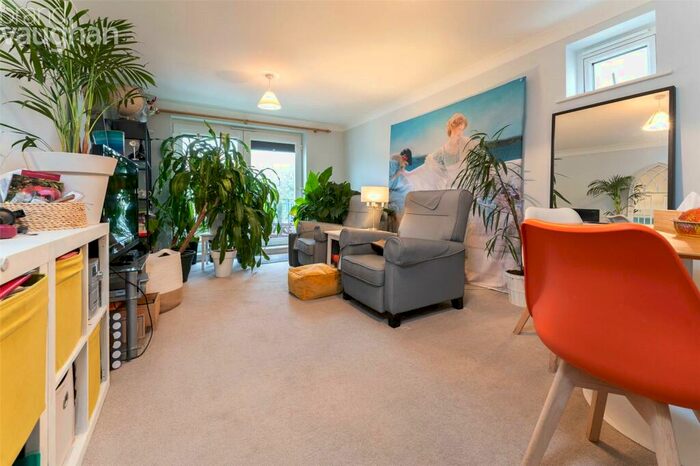 2 Bedroom Flat To Rent In Neptune Court, The Strand, Brighton, BN2