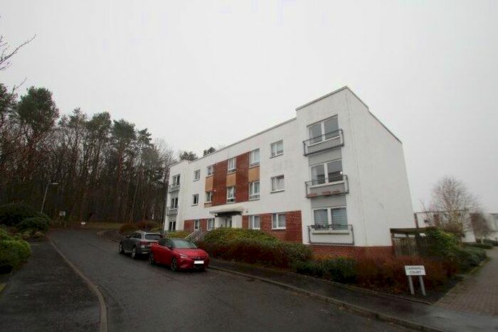 3 Bedroom Flat To Rent In Cairnhill View, Glasgow, G61